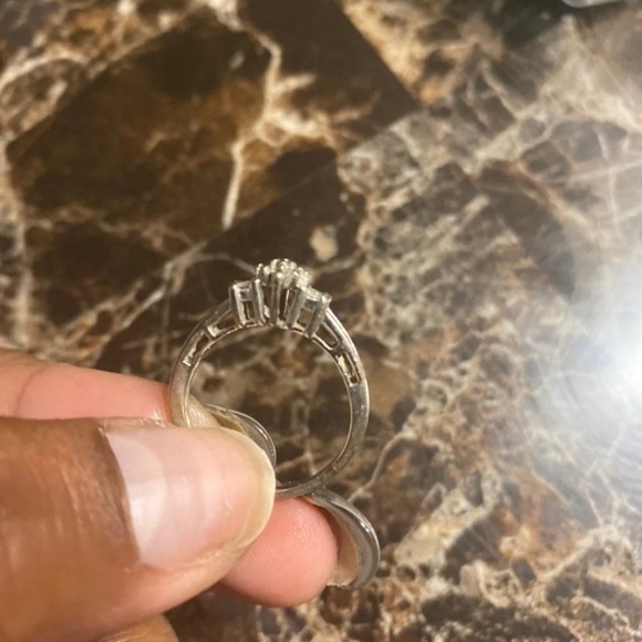 10k White gold ring - Picture 1 of 7